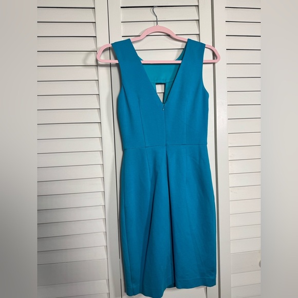 Trina Turk Blue Pleated Sheath Cocktail Dress Size 0 (26 inch waist) - Picture 6 of 8